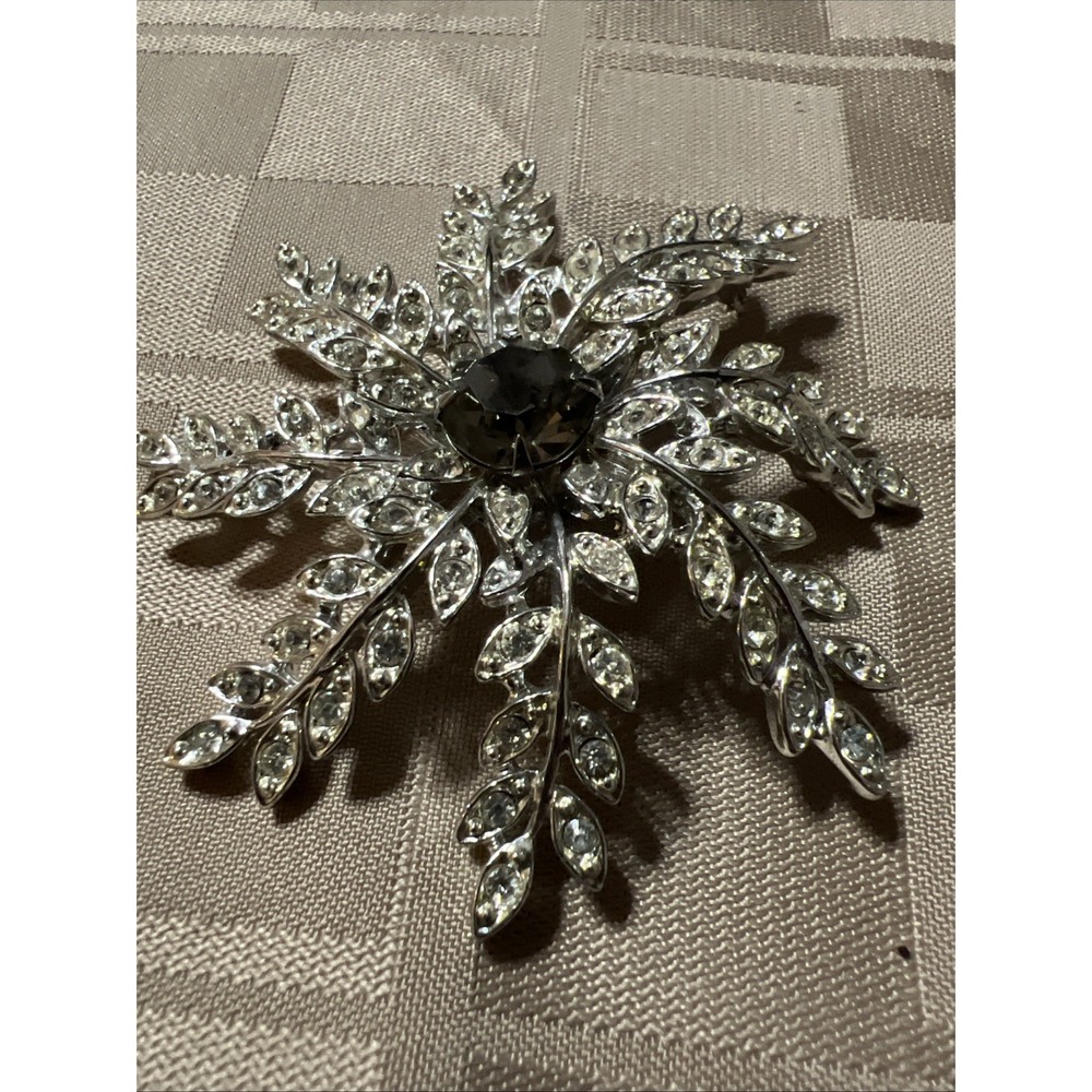 Sarah Coventry Evening Snowflake Large Smokey Rhinestone Brooch Pin 812 VTG - Picture 9 of 11